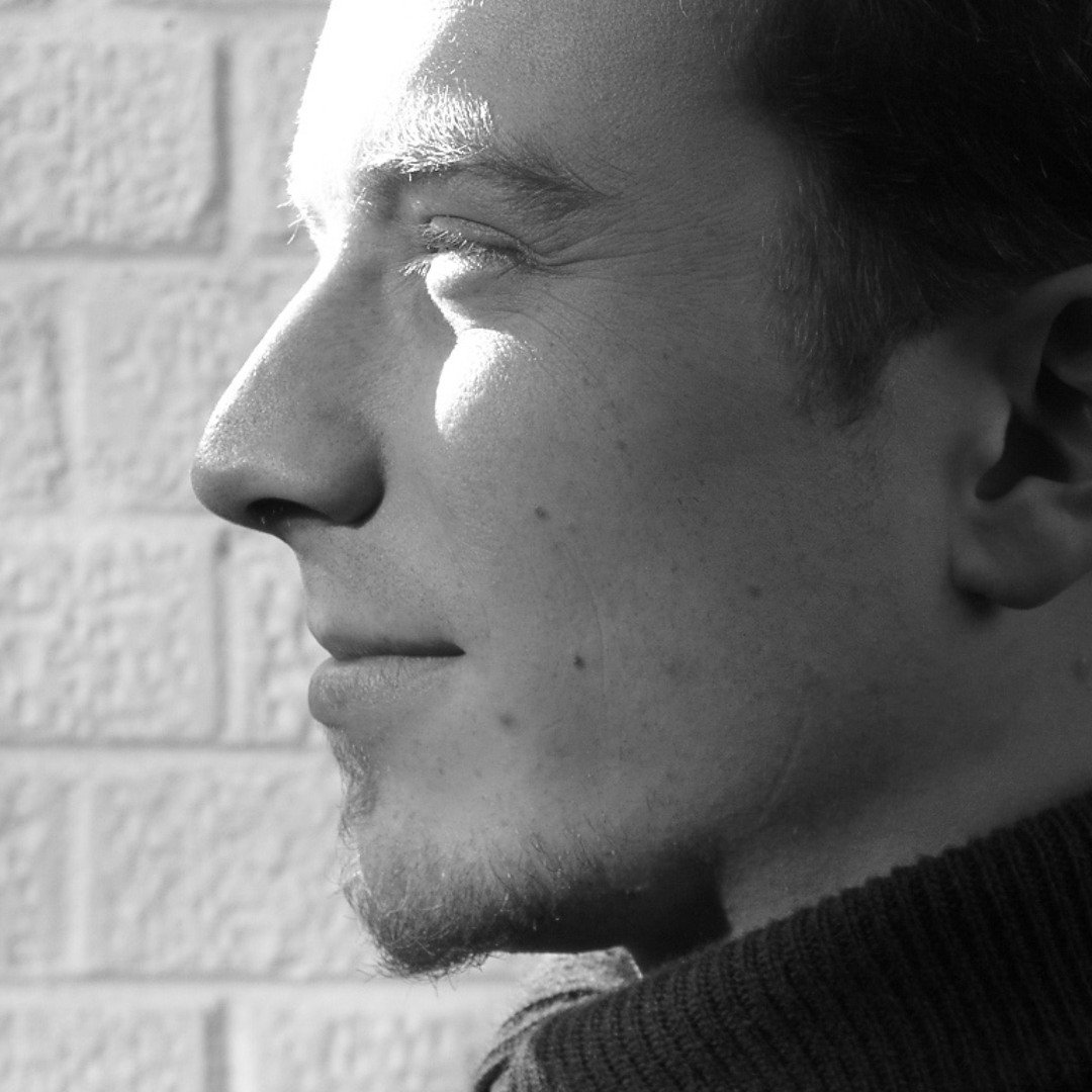 Momme Pavi Lustig: Biografie, Karriere und öffentlicher Einfluss