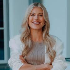 Celine Flores Willers: Karriere, Marketing-Expertise und persönliche Einblicke einer LinkedIn-Vordenkerin