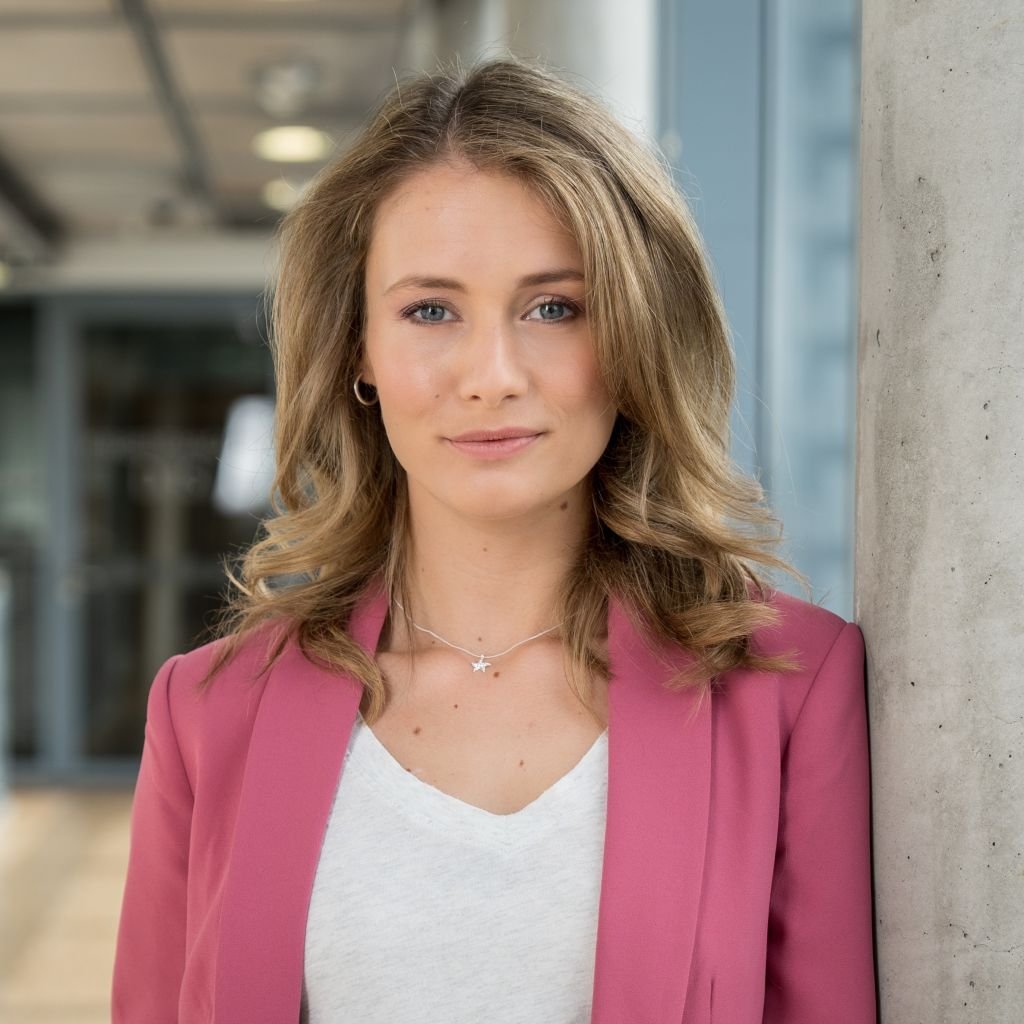 Amelie Marie Weber – Eine neue Stimme der digitalen Generation