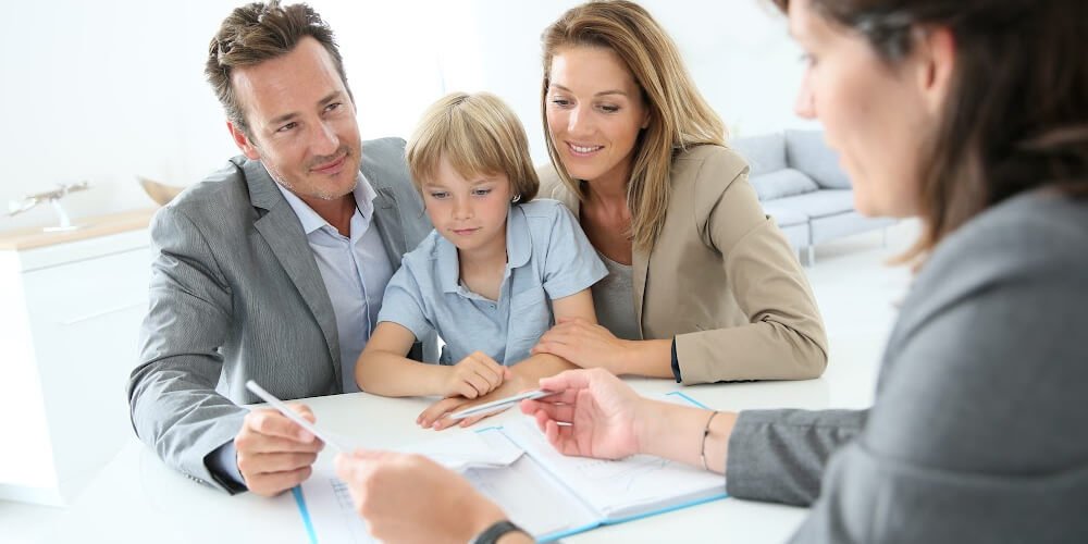 Schenkung an Kinder zu Lebzeiten: Der umfassende Leitfaden für Eltern zur Vermögensübertragung